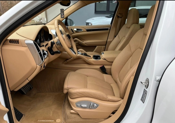 Porsche Cayenne cena 189000 przebieg: 97000, rok produkcji 2017 z Piaski małe 232